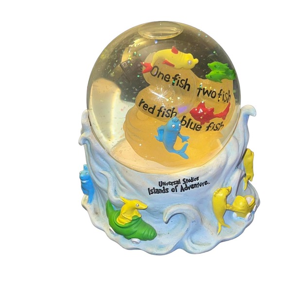 Dr. Seuss One Fish Two Fish Universal Studios Snowglobe 1998 Vintage - Picture 4 of 5